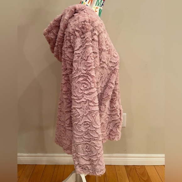 Fair Haven pale pink hoodie. Gorgeous floral pattern within the material. Size L - Picture 3 of 5